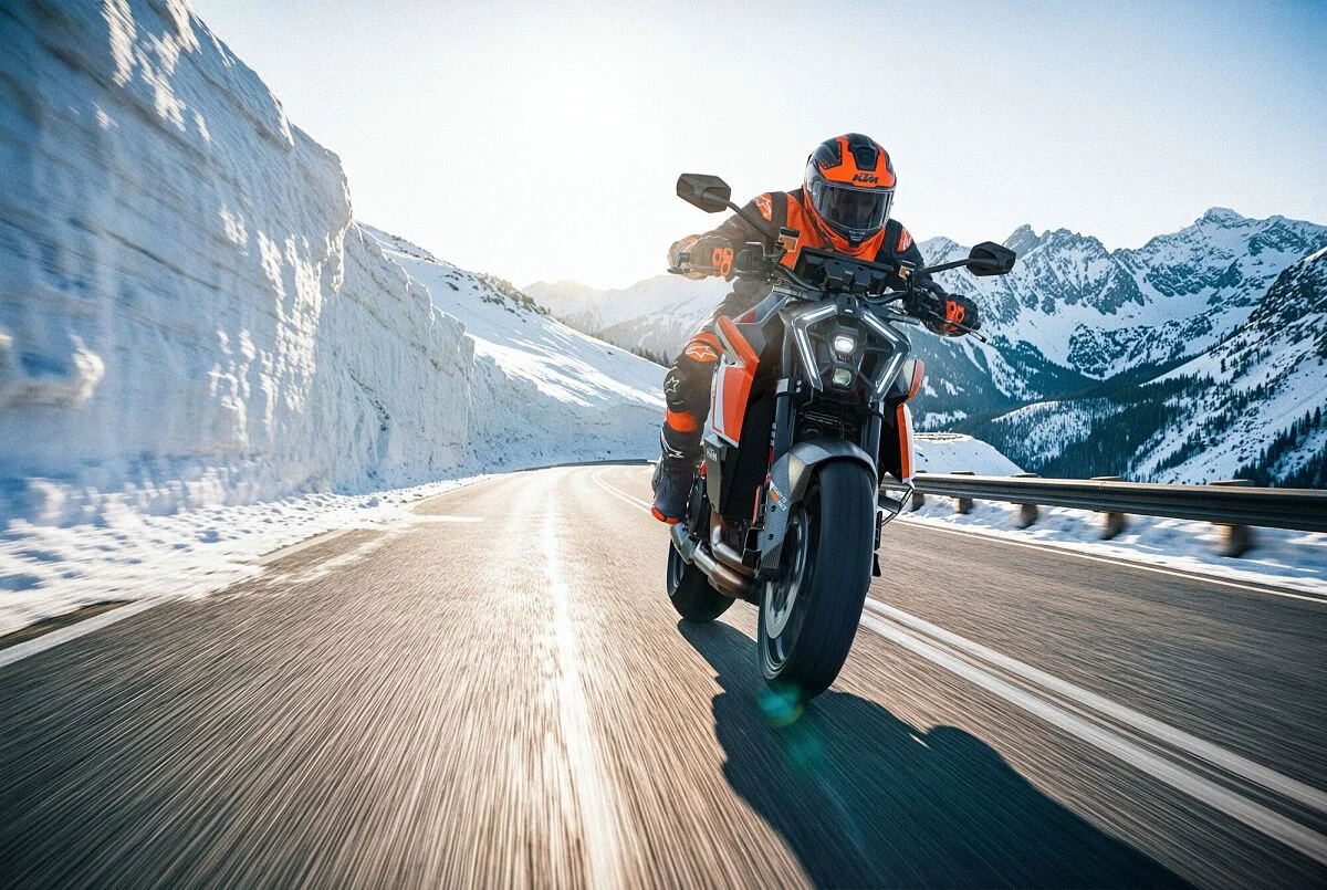 A KTM 1390 Super Duke RR ganha agilidade sem mais potência