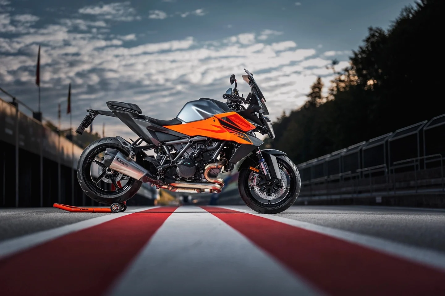 A KTM leva a caixa AMT à 1390 Super Duke GT EVO