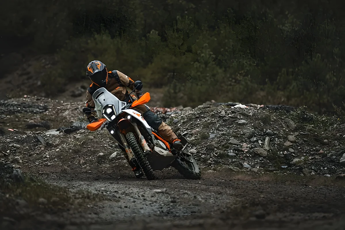 A KTM 390 Adventure R ganha controlo de velocidade opcional