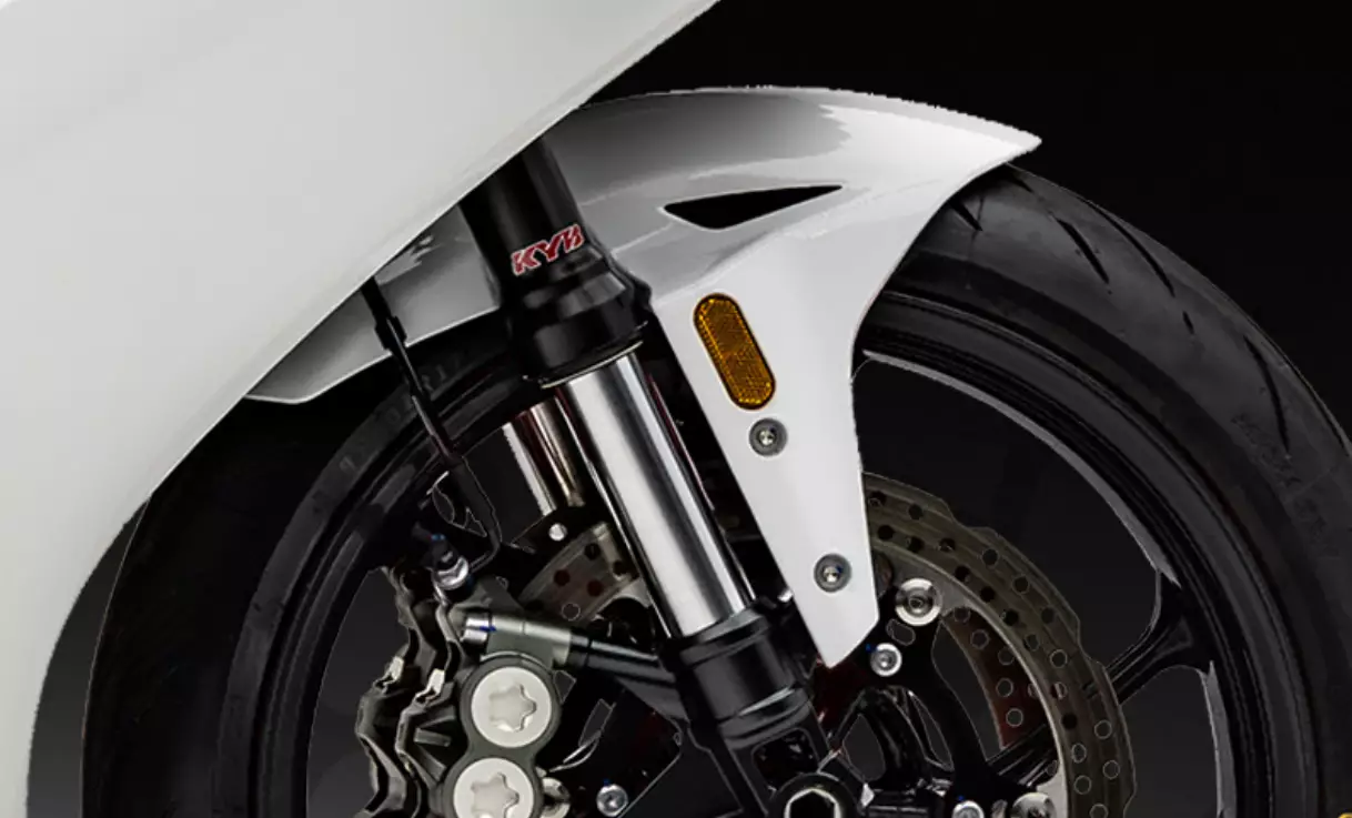 A Kove 450RR, um dos exemplos de moto desportiva referidos no guia.