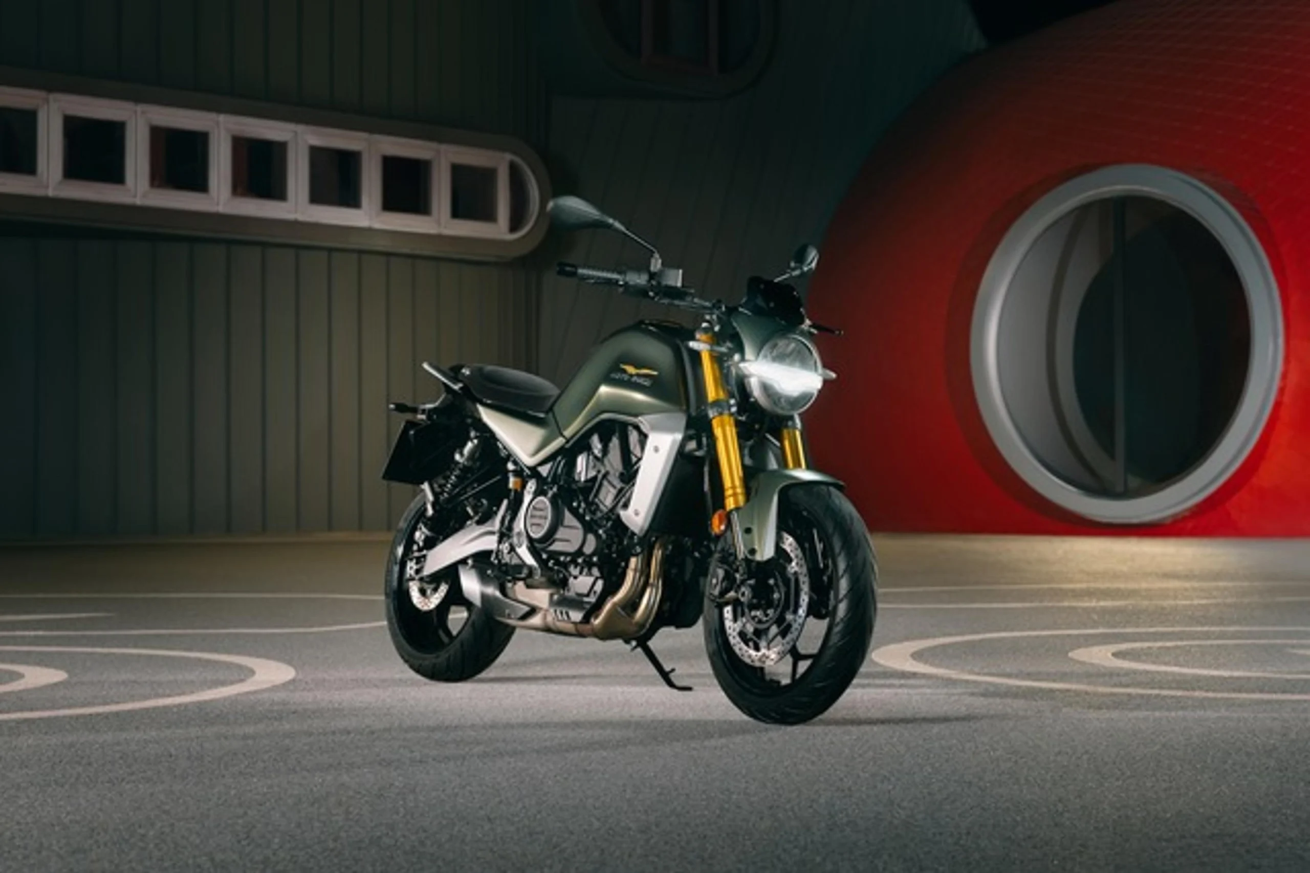 180 kg em ordem de marcha e quase 48 cv, a Moto Guzzi The Trip é para A2