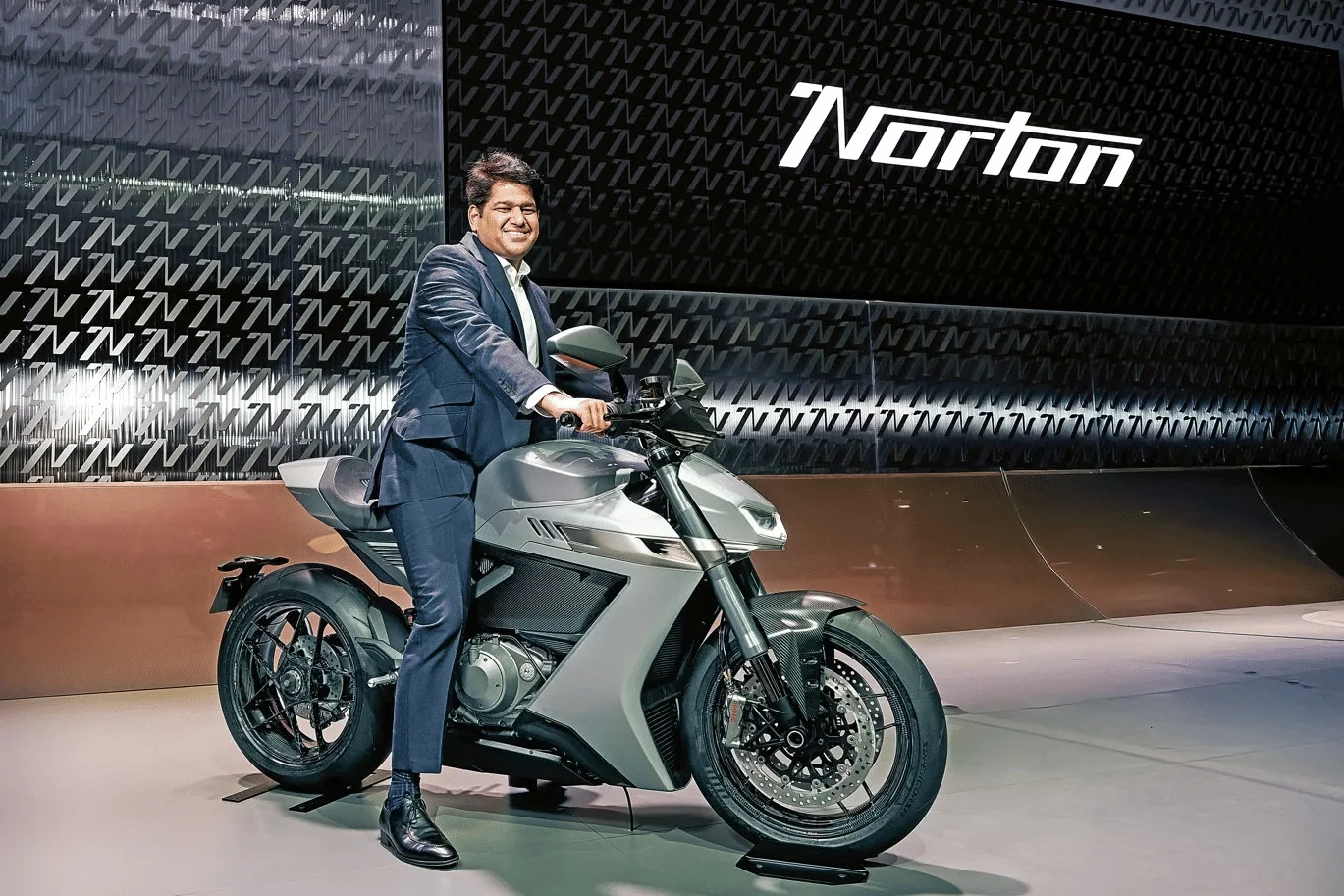 Abaixo da Atlas, a Norton poderá ter uma roadster de 450 cc