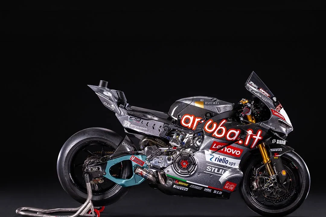 Em prata, a Ducati Panigale V4 R homenageia a dobradinha de Imola