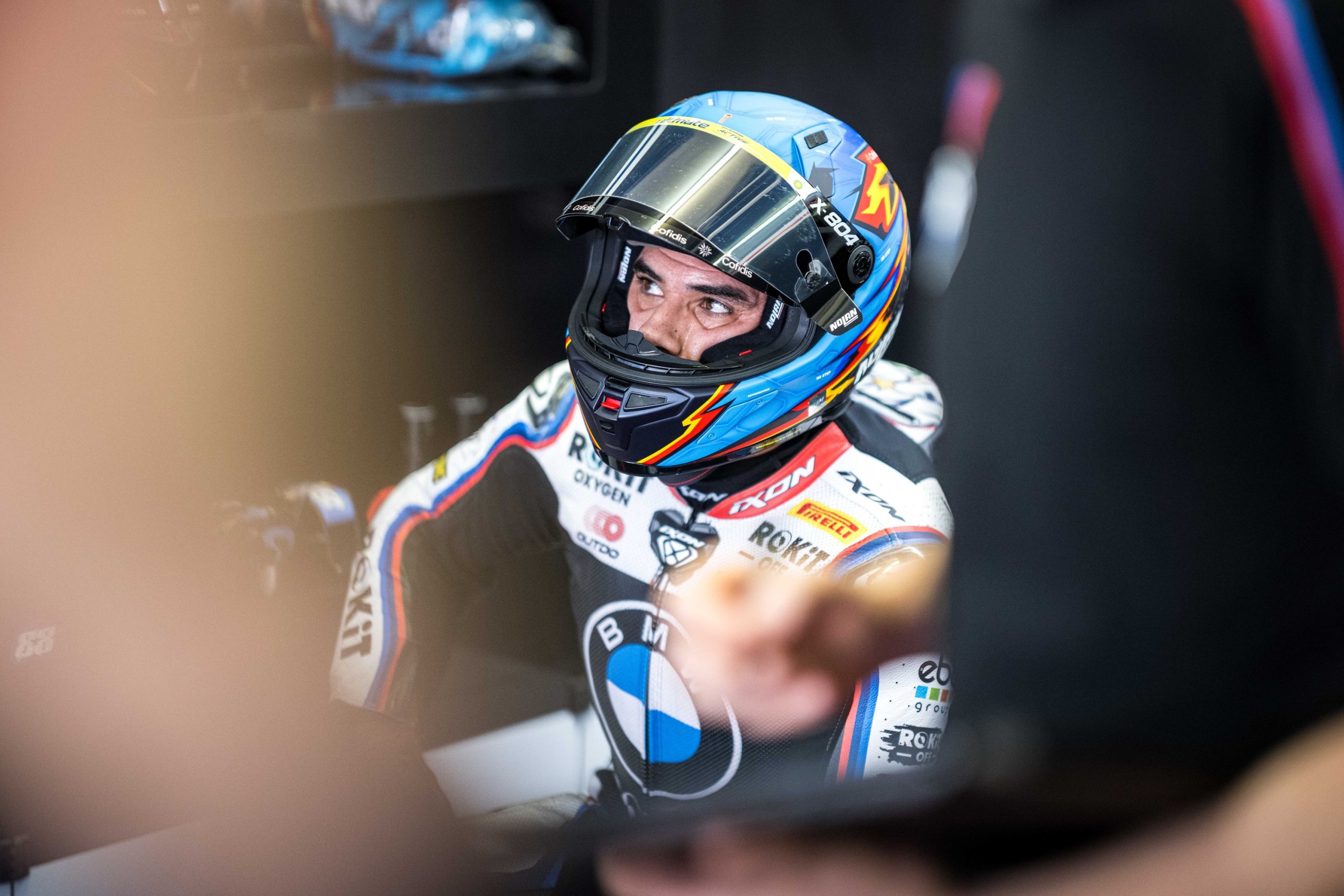 Miguel Oliveira na BMW M 1000 RR do ROKiT BMW Motorrad WorldSBK Team, no Estoril. Não é Nicolò Bulega.