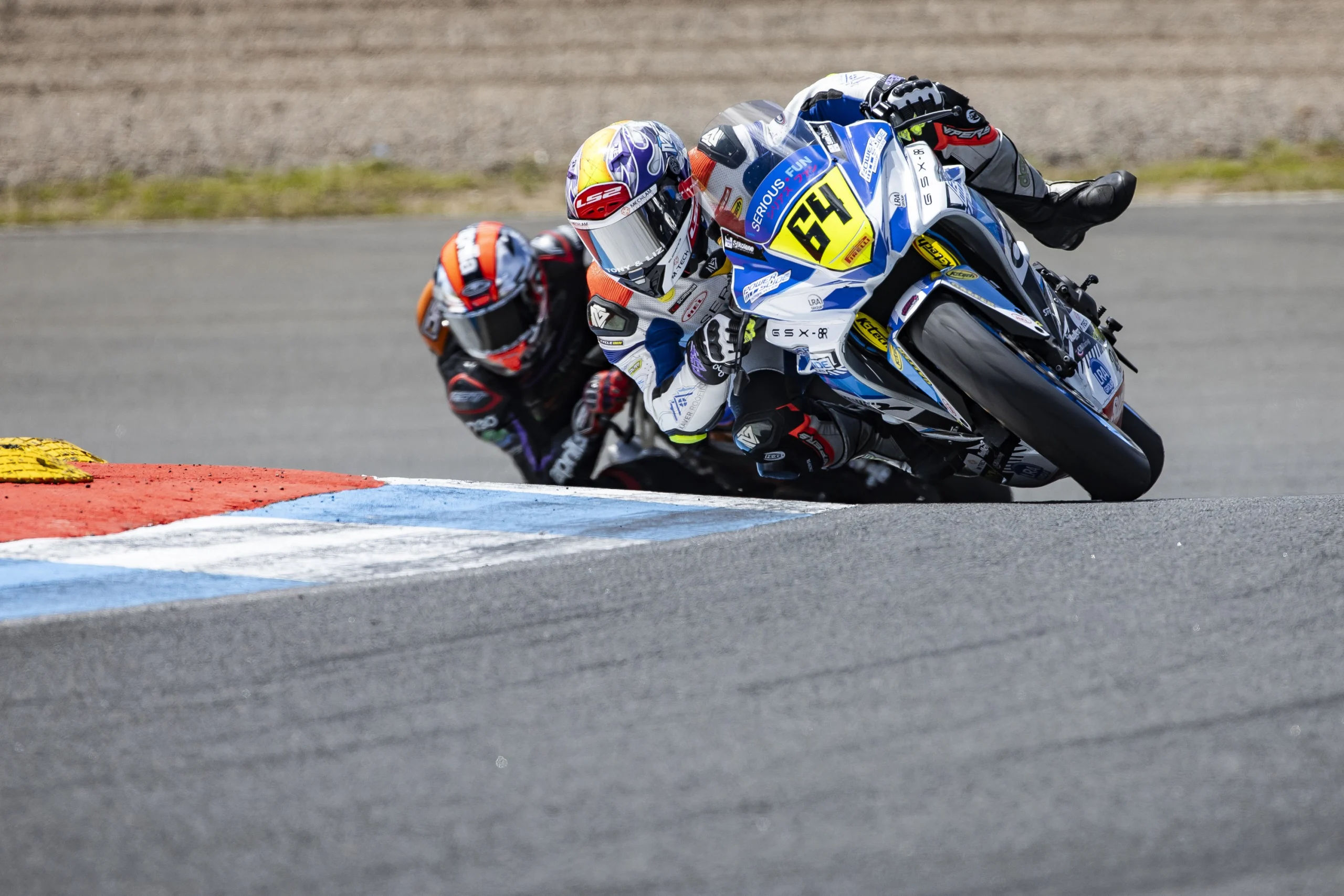 Uma Suzuki GSX-8R em Knockhill. A identidade do condutor não é confirmada pela fonte.
