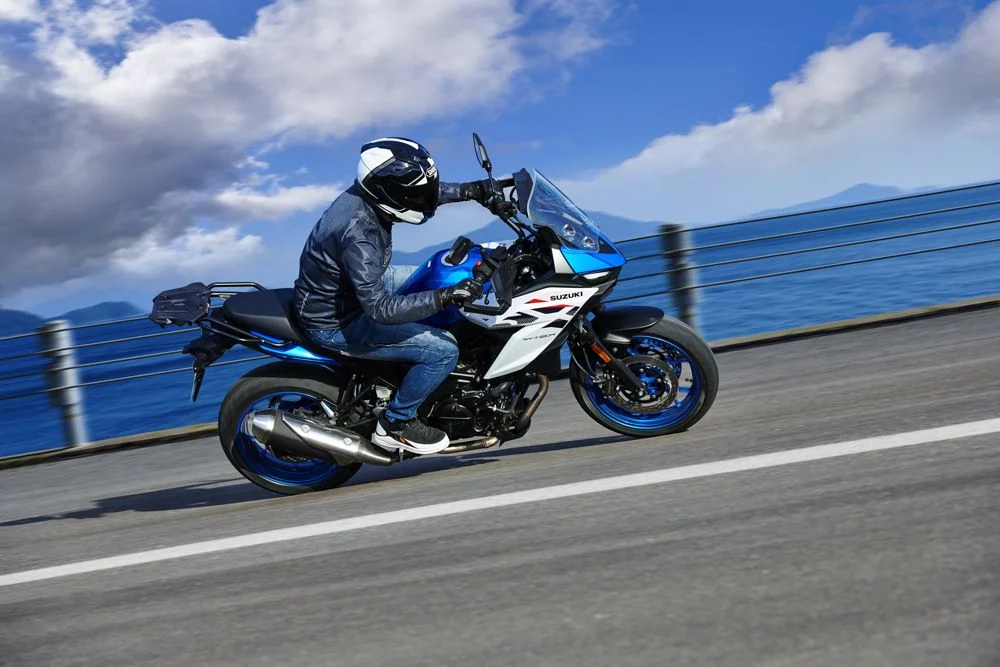 Suzuki SV-7GX de 2027, fotografia oficial da galeria.