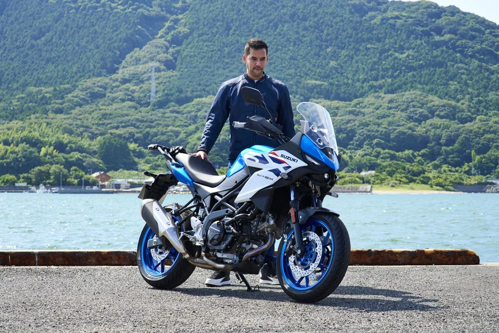 Suzuki SV-7GX de 2027, fotografia oficial alternativa.