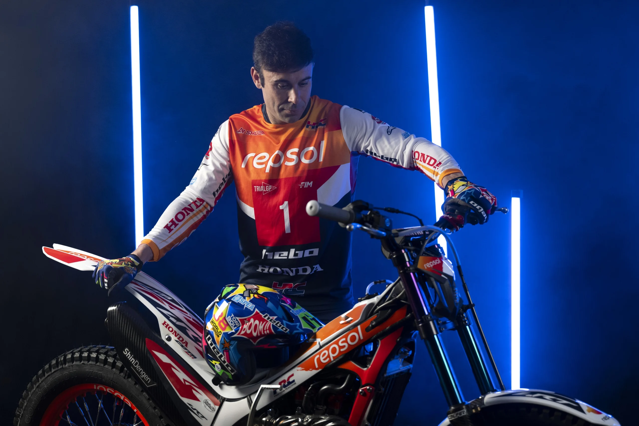 Fotografia oficial da Honda associada a Toni Bou e à Repsol Honda HRC.