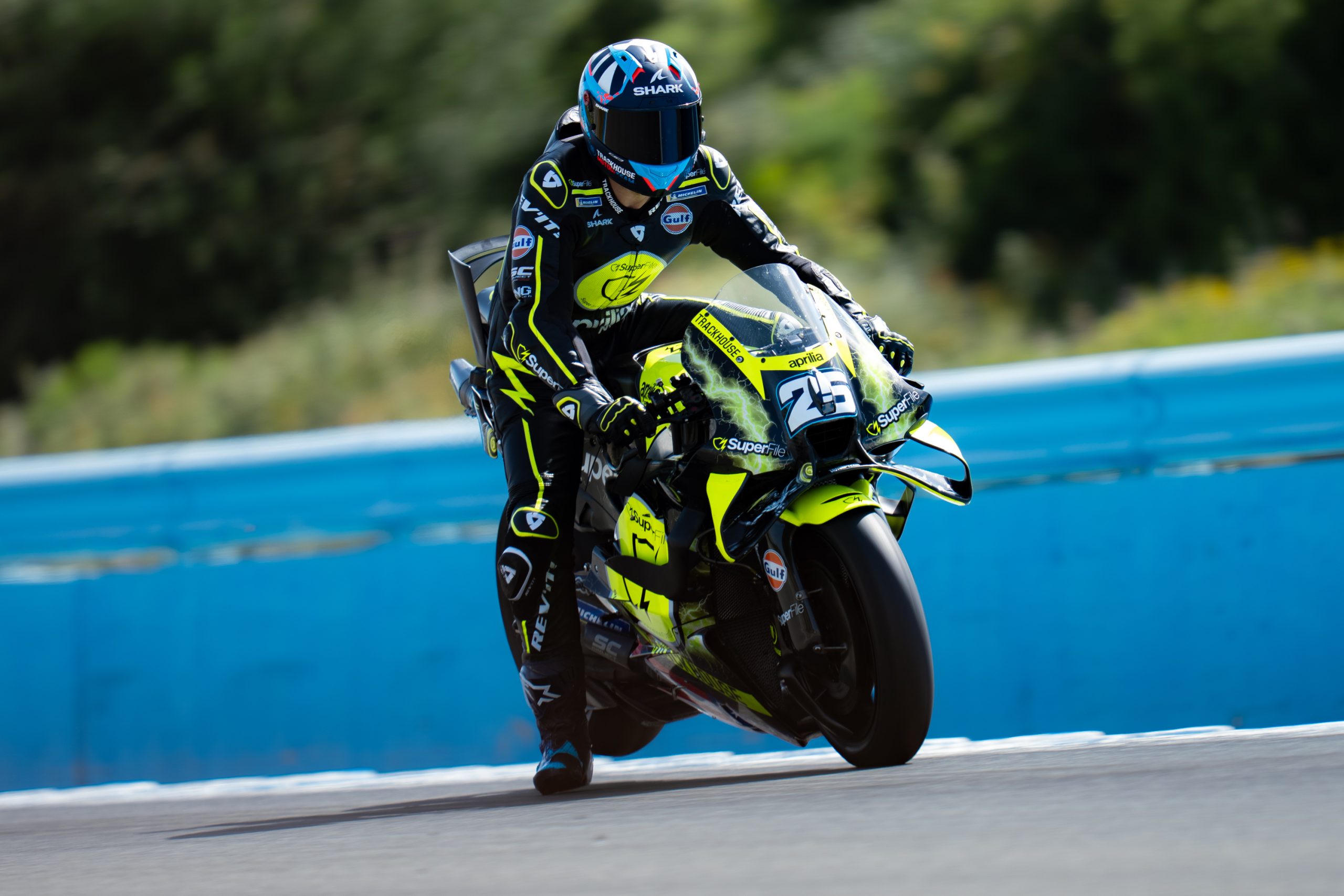 Raúl Fernández com a Aprilia RS-GP26 da SuperFile Trackhouse no teste de Jerez, a 27 de abril de 2026