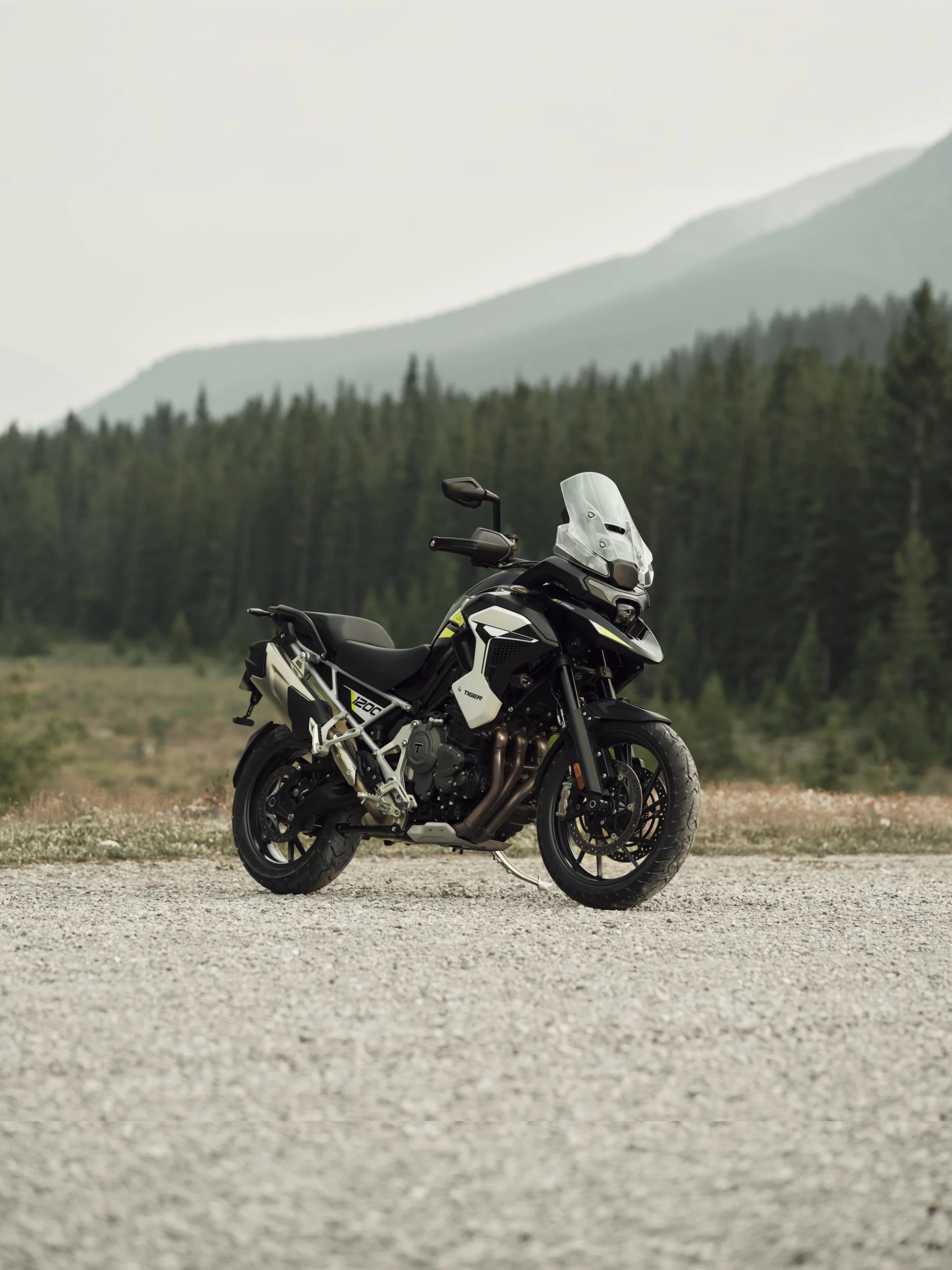 Triumph Tiger 1200 GT Pro de 2027, numa fotografia oficial da marca.