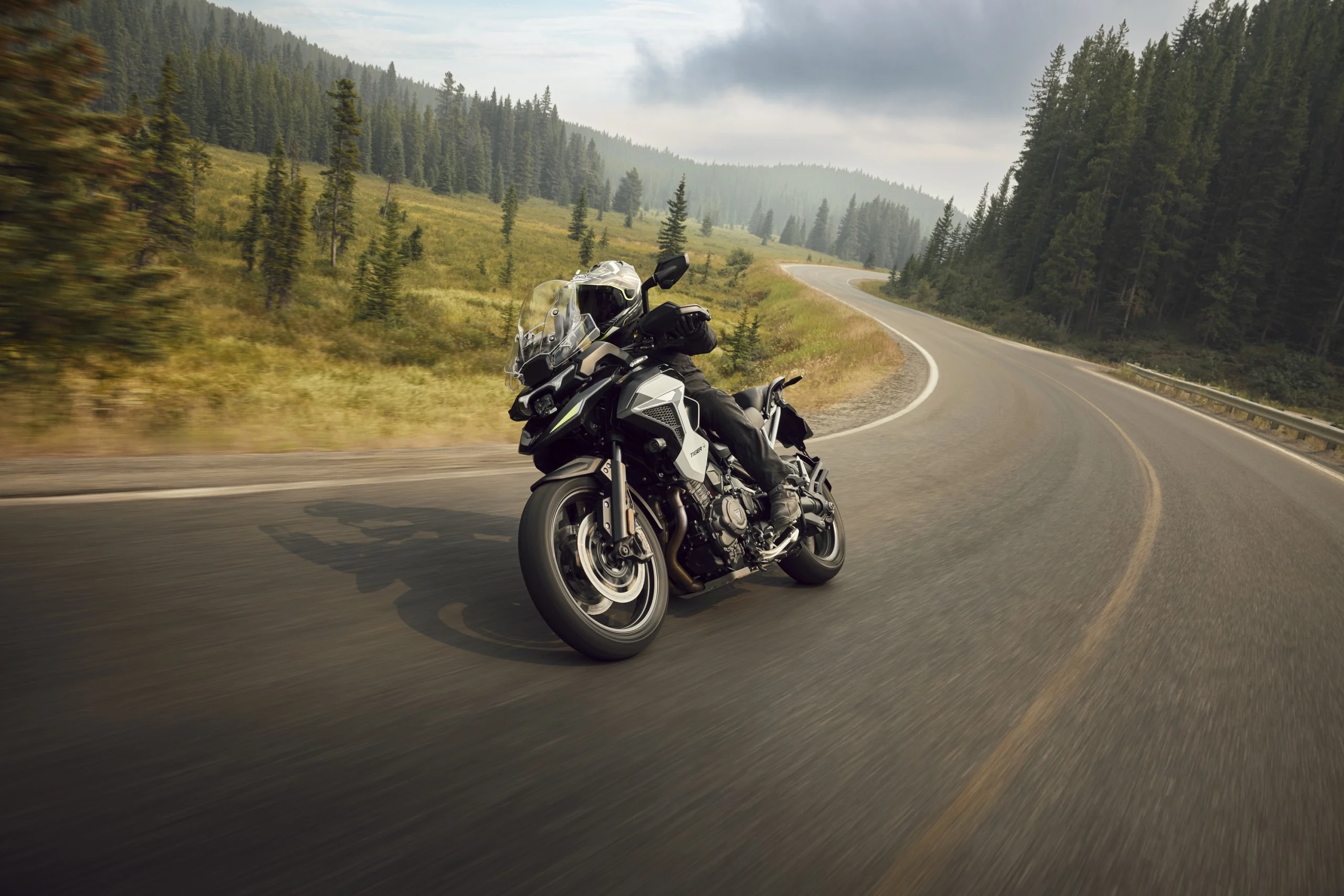 Triumph Tiger 1200 GT Pro de 2027, numa fotografia oficial da marca.