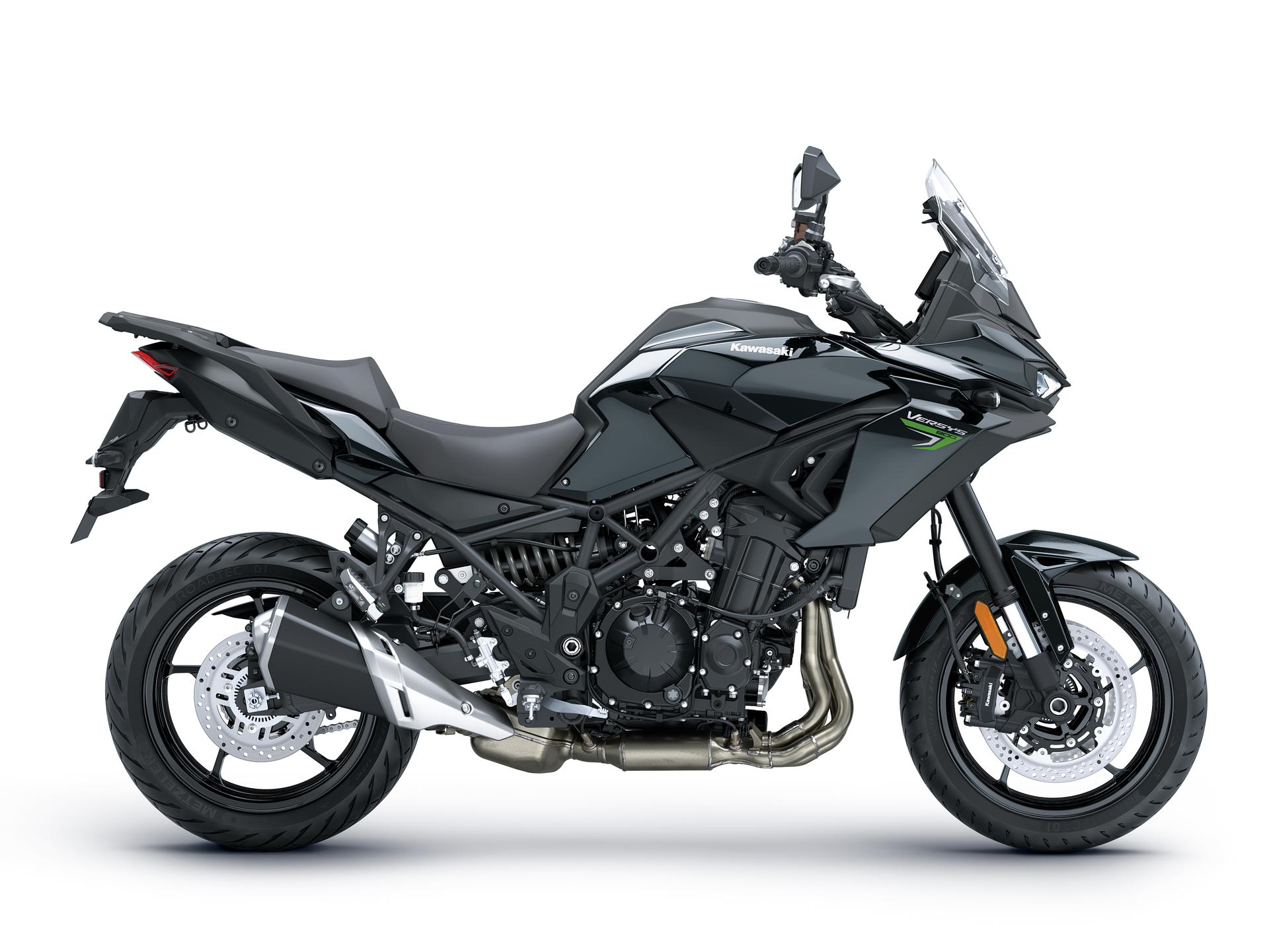 Kawasaki Versys 900 de 2027, versão de 122 cv, vista de trás.
