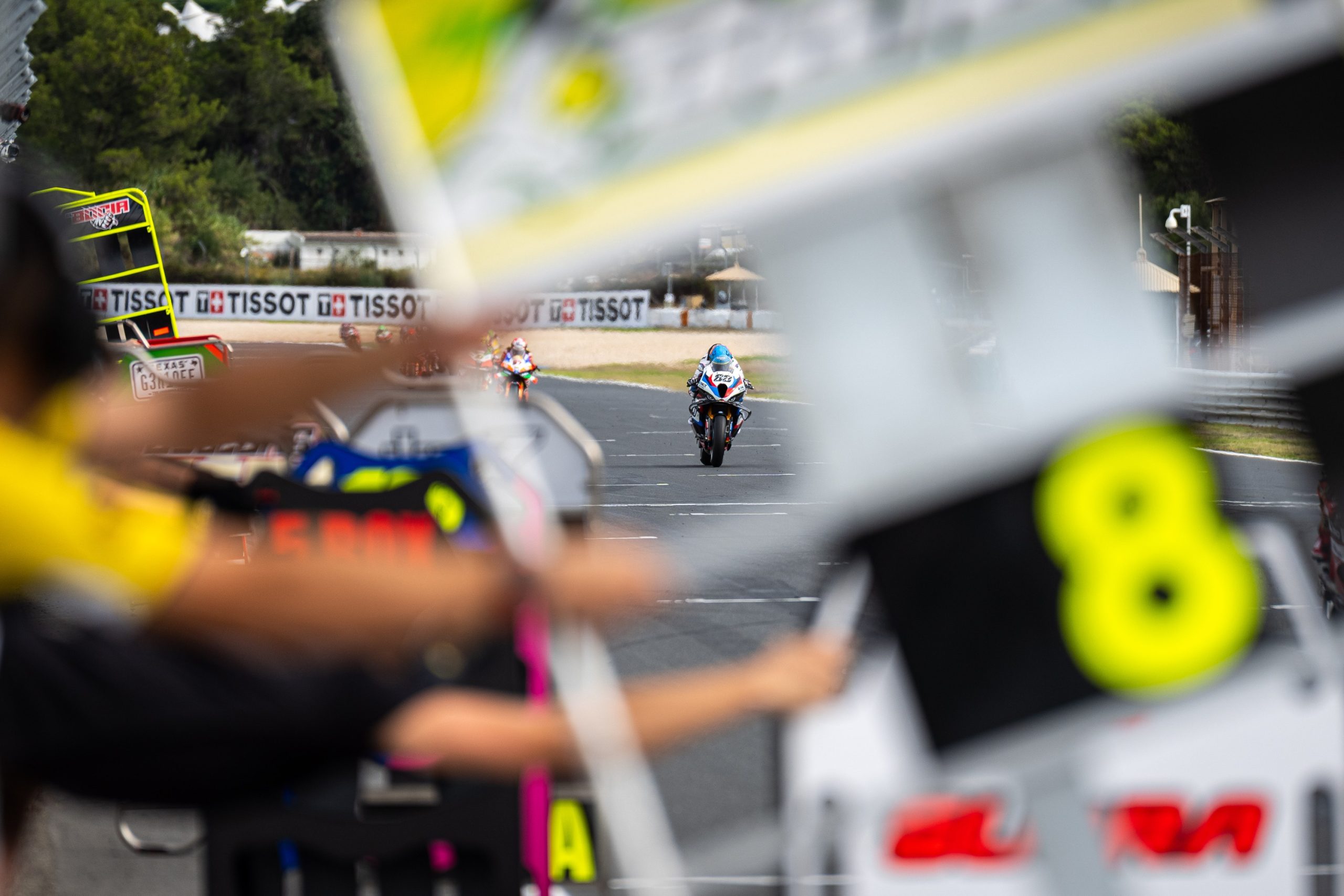 Miguel Oliveira (#88) com a BMW M 1000 RR na ronda do Estoril, de 9 a 11 de outubro de 2026, segundo a legenda oficial da BMW Motorrad.
