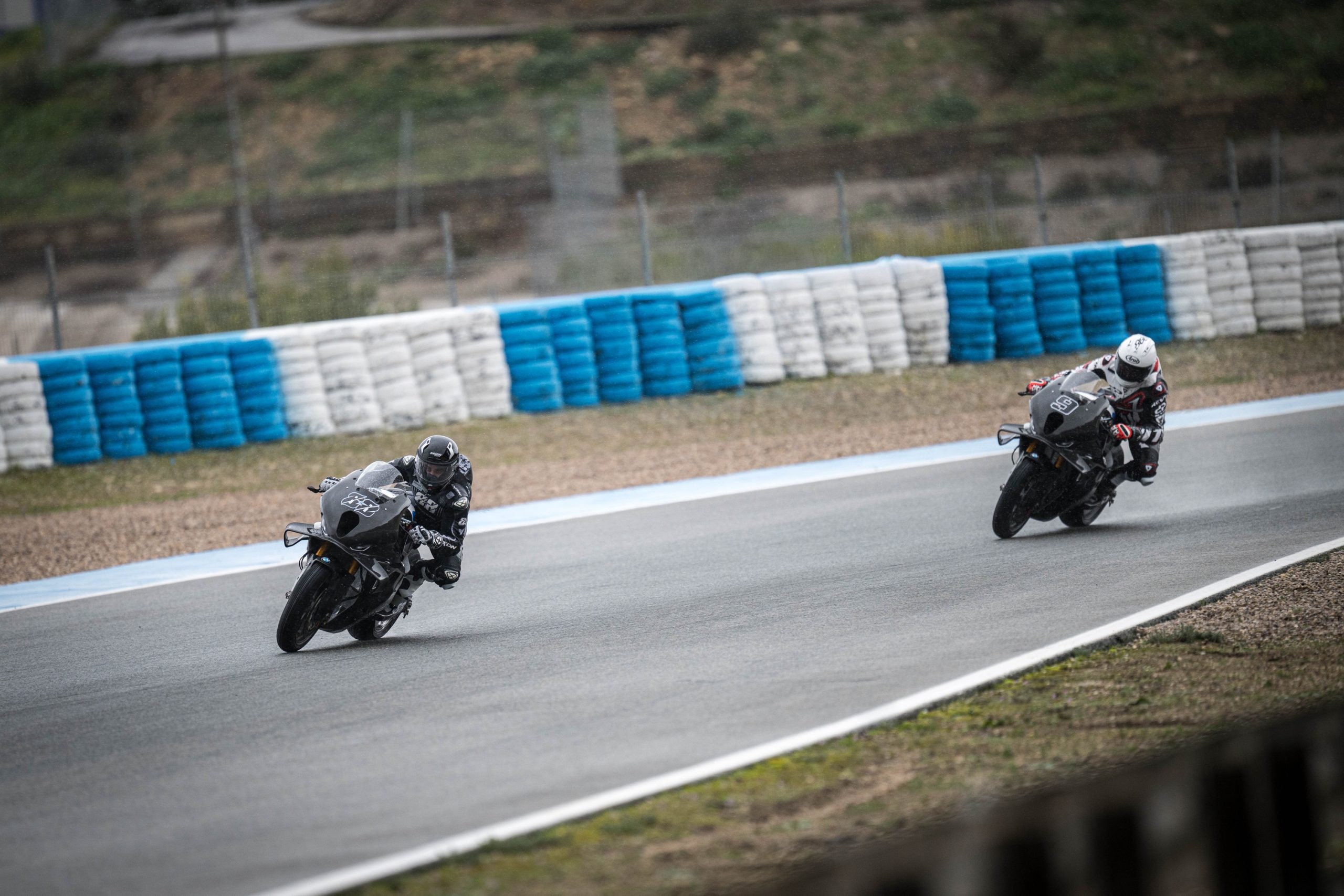 Miguel Oliveira (#88) com a BMW M 1000 RR no teste de inverno de Jerez, a 21 e 22 de janeiro de 2026. É uma fotografia de arquivo da BMW Motorrad e não mostra a ronda deste fim de semana.