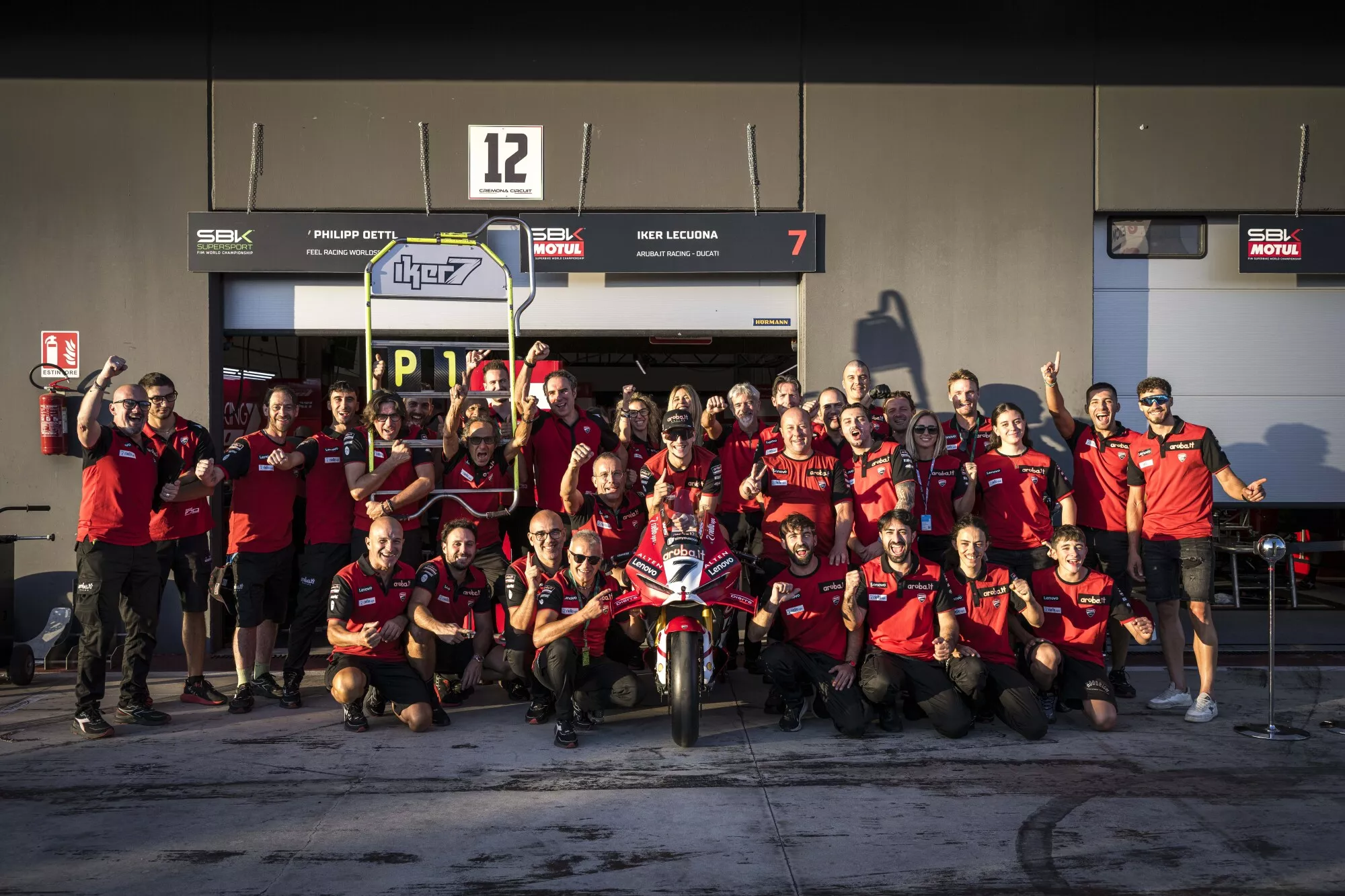Fotografia oficial da Ducati do sábado de Cremona, a 26 de Setembro de 2026, do comunicado da vitória de Iker Lecuona na primeira corrida. A fonte não legenda a fotografia, piloto não identificado individualmente.