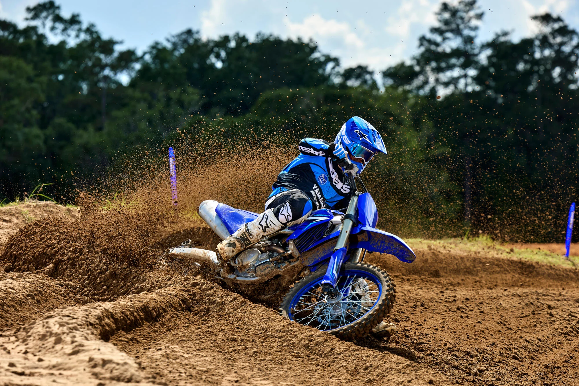 Na imagem, o Yamaha YZ250F, numa fotografia oficial da Yamaha.