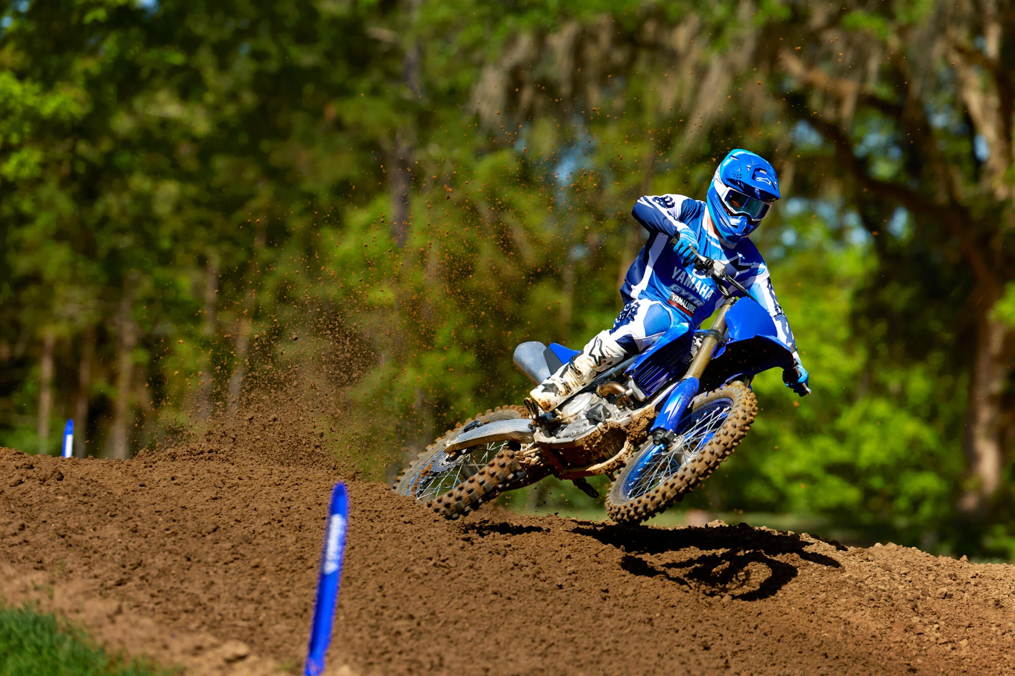A Yamaha YZ250F ganha 700 rpm, mas pede embraiagem