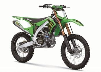 Kawasaki poderá estar a preparar moto de motocross elétrica… com baterias removíveis