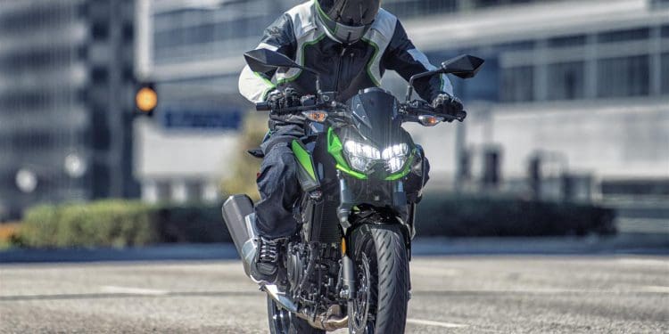 Conheça a diferença entre os motores da Kawasaki Z400 e da Z500