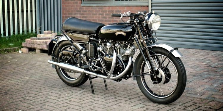 Vincent Black Shadow Série D – estilo distinto e intemporal