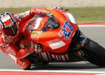 ‘Stoner ganhou o Mundial pelos pneus, não tinha nada a ver com a moto’ – Carlos Checa