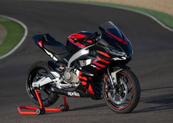 A Aprila RS457 entra em produção – particularmente apelativa ao requinte tecnológico