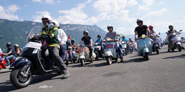 Vespa World Days é um encontro global de apaixonados por Vespas