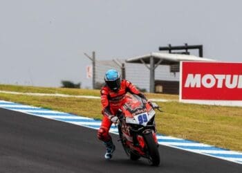 Adrián Huertas começou época do WSSP com pole position