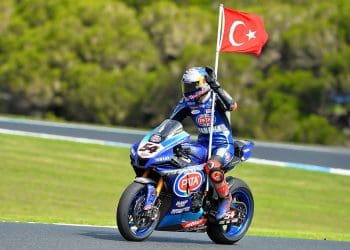 Toprak Razgatlioglu «limpou» tudo em Donington Park: ‘Com a moto a funcionar assim, é fácil mostrar o meu potencial’