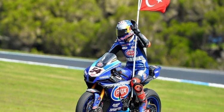 Toprak Razgatlioglu «limpou» tudo em Donington Park: ‘Com a moto a funcionar assim, é fácil mostrar o meu potencial’