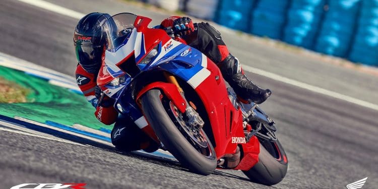 Honda CBR1000RR-R Fireblade 2024 – nascida para competir