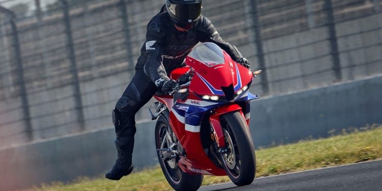 Honda CBR600RR – Despertar a competição