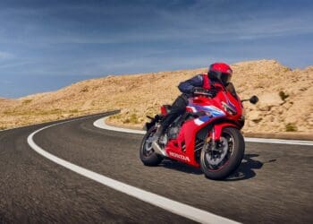Honda CBR650R – potência progressiva em baixas e altas rotações