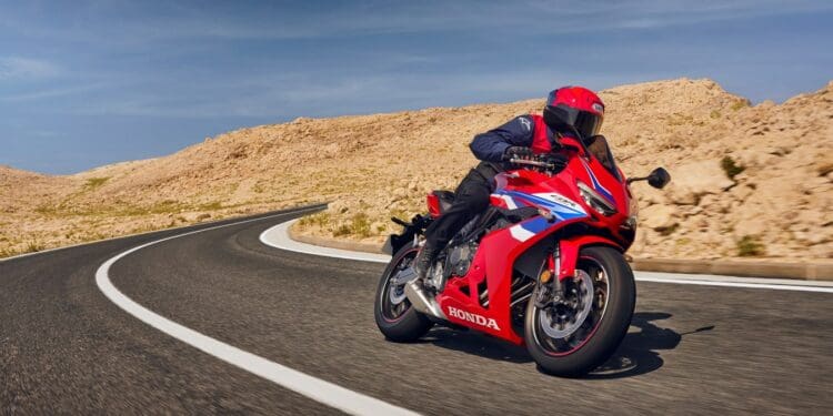 Honda CBR650R – potência progressiva em baixas e altas rotações