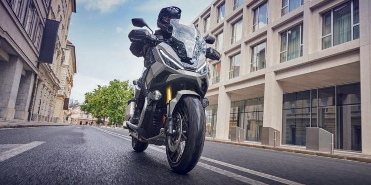 Honda revela X-ADV de 2025: Uma revolução no segmento Adventure Scooter