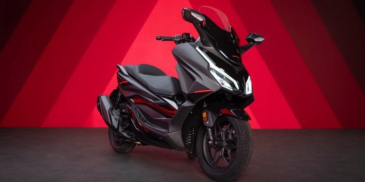Honda Forza 350, mais desportiva, funcional e elegante para 2025
