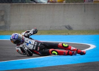 Toprak Razgatlioglu falha WSBK em Magny-Cours após forte acidente no FP2