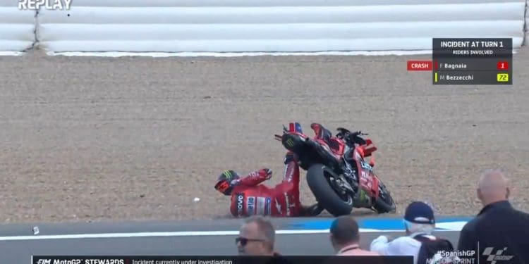 Vídeo: A queda Pecco Bagnaia em Jerez, com Brad Binder e Marco Bezzecchi «à mistura»