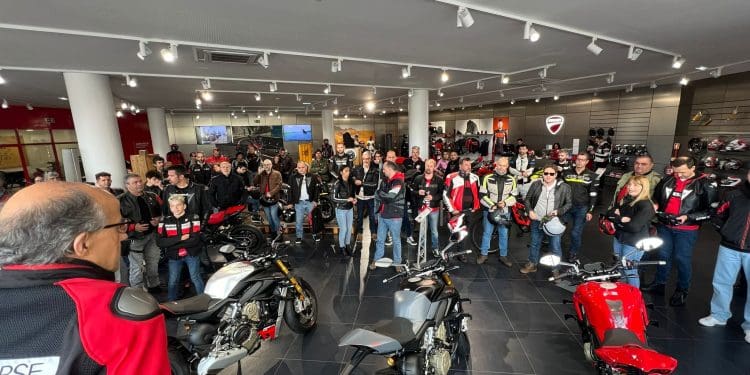 Ducati Lisboa – #WeRideAsOne – Ducatisti pintam Lisboa de vermelho
