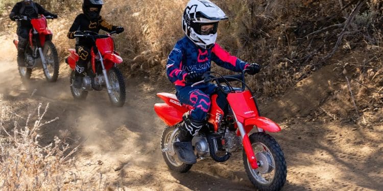 Honda CRF50F: A mini-moto de motocross para os mais novos