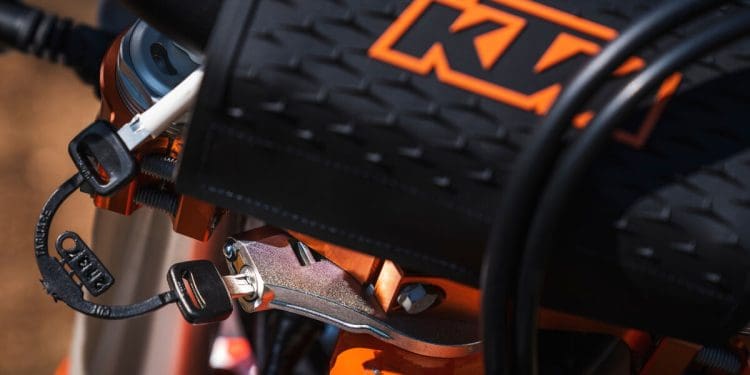 Novas imagens da KTM 390 Adventure Enduro em testes na Índia