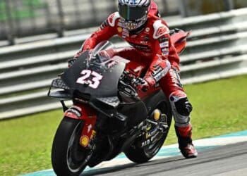 Enea Bastianini superou Jorge Martín em cima do fim e liderou dia 2 em Sepang; Miguel Oliveira 19.º