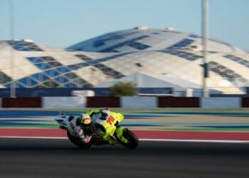 A área em que Marco Bezzecchi mais sentiu melhorias em Losail comparando com Sepang