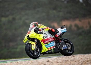 Marco Bezzecchi fez voltas melhores com menos aderência: ‘Foi muito estranho’