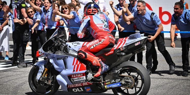 ‘Marc sabe que a Ducati vai dominar até provavelmente 2027;Não queriam perder Marc’ – Carlos Checa