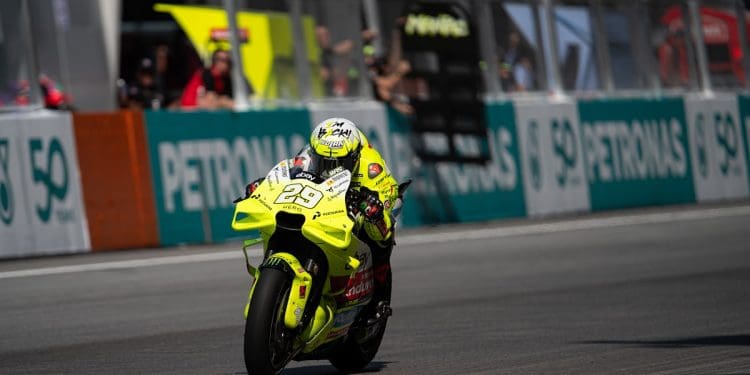 Andrea Iannone ‘acabado’ após corrida brutal fisicamente em Sepang