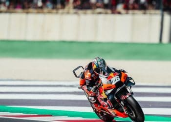 ‘Quando ele pilota parece que faz metade do esforço e a metade do percurso. É muito eficaz, na verdade’ – Carlos Checa sobre Dani Pedrosa