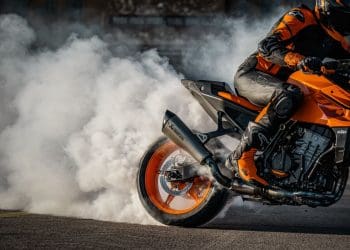 KTM 990 Duke R, a evolução mais potente da 990 Duke