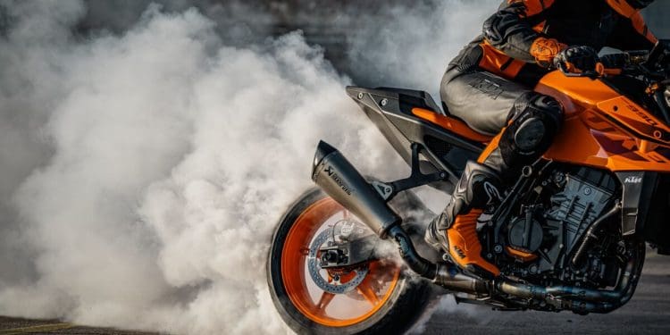 KTM 990 Duke R, a evolução mais potente da 990 Duke