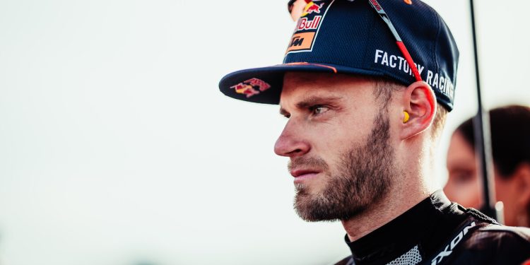 Brad Binder explica incidente em Valência: ‘Tive muita sorte por não aterrar na gravilha’